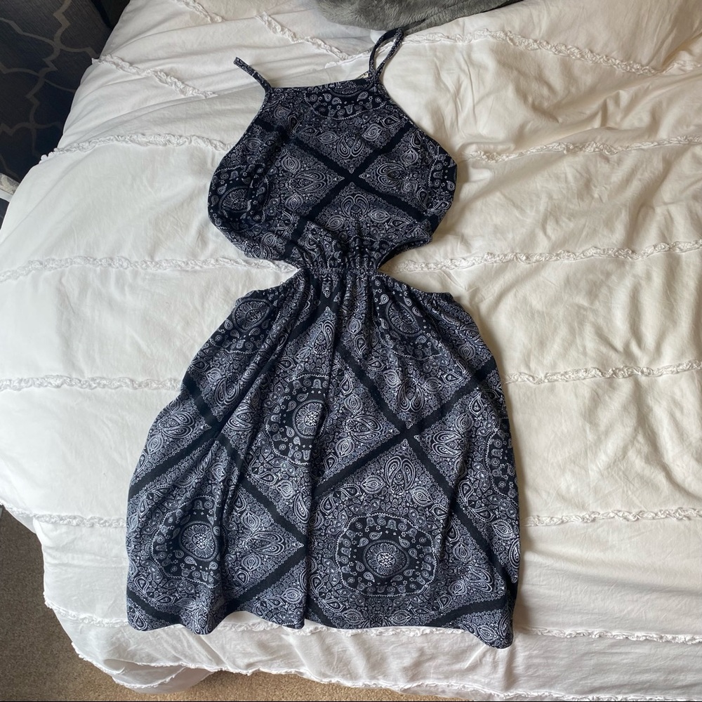 MUST GO BY SAT⭐️ LA Hearts Cut Out Dress